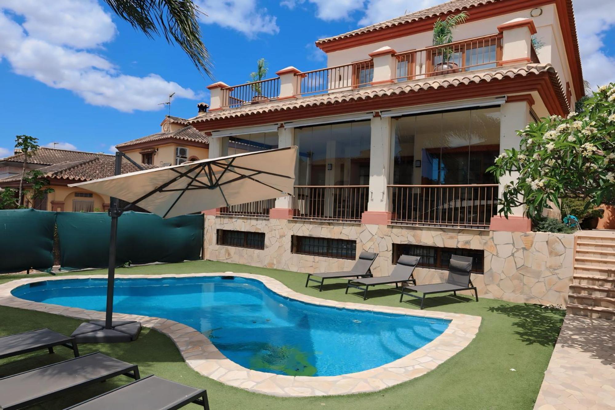 Сasa de vacaciones Precioso - Piscina- Garaje Privado- Jardin *