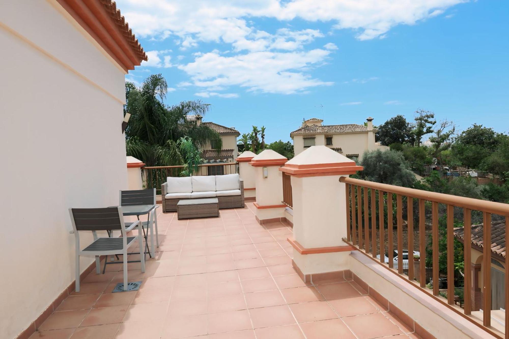 Precioso - Piscina- Garaje Privado- Jardin Сasa de vacaciones Marbella