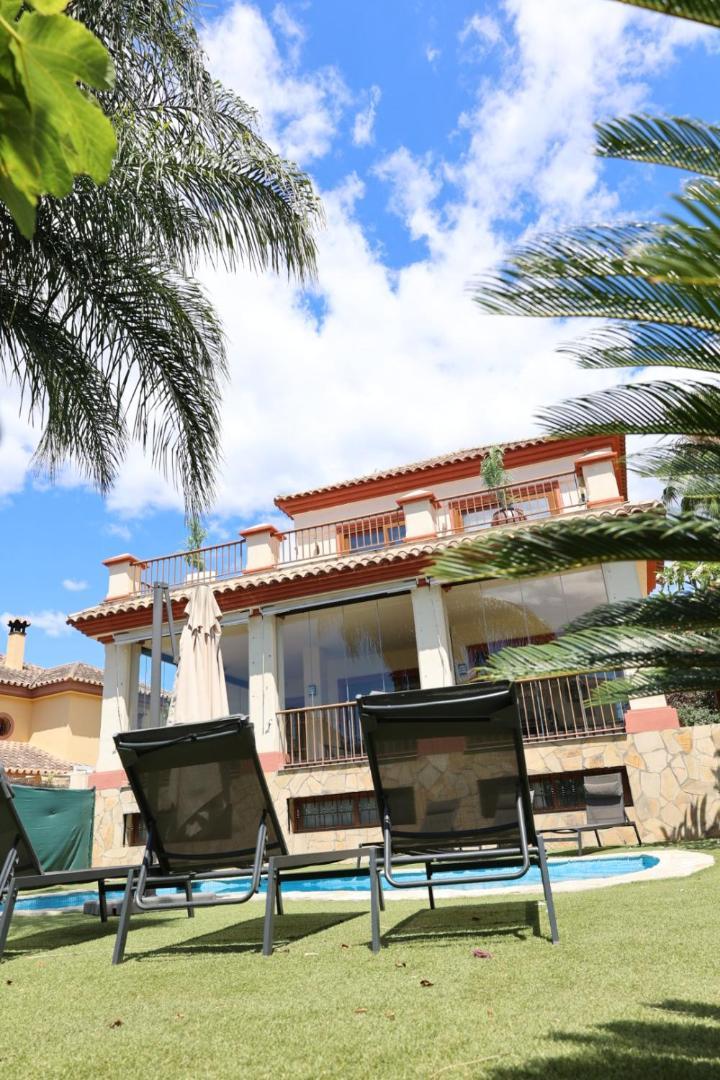 Сasa de vacaciones Precioso - Piscina- Garaje Privado- Jardin Marbella