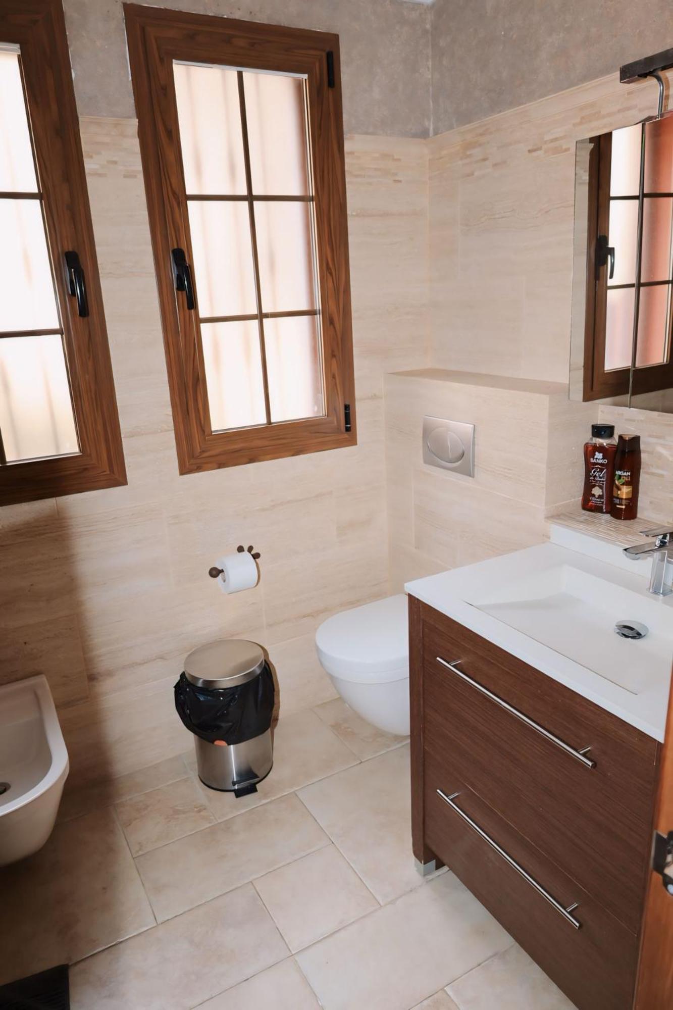 Vakantiehuis Precioso - Piscina- Garaje Privado- Jardin *