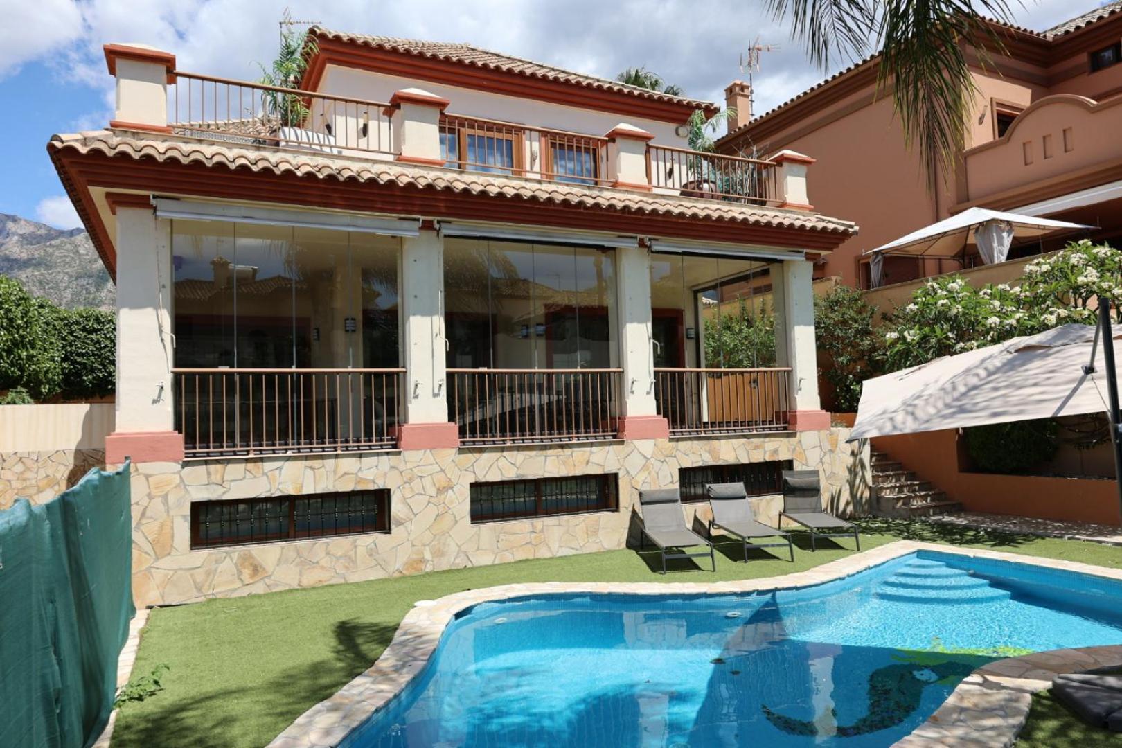 Precioso - Piscina- Garaje Privado- Jardin Сasa de vacaciones Marbella