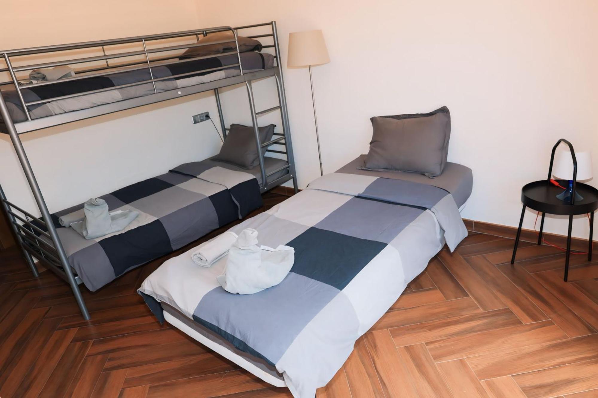 Vakantiehuis Precioso - Piscina- Garaje Privado- Jardin *