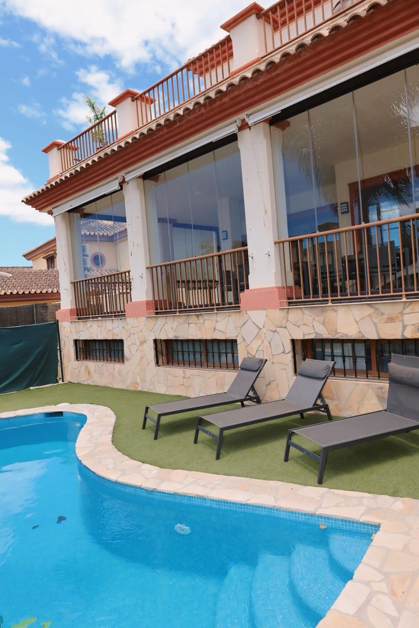 Precioso - Piscina- Garaje Privado- Jardin Сasa de vacaciones Marbella