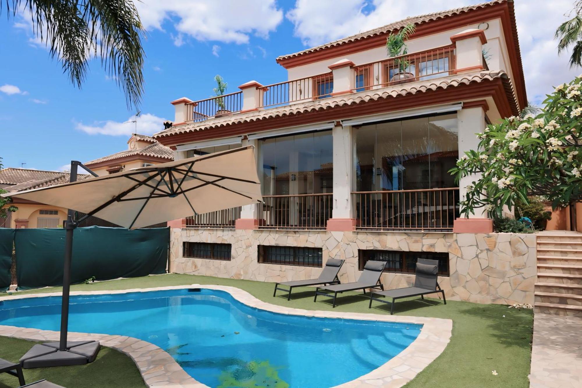 Сasa de vacaciones Precioso - Piscina- Garaje Privado- Jardin *