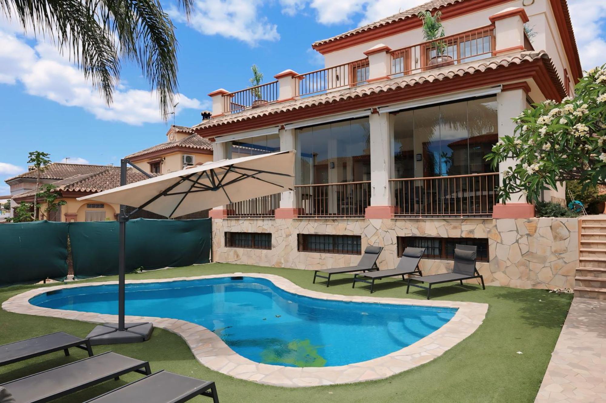 Precioso - Piscina- Garaje Privado- Jardin Сasa de vacaciones Marbella