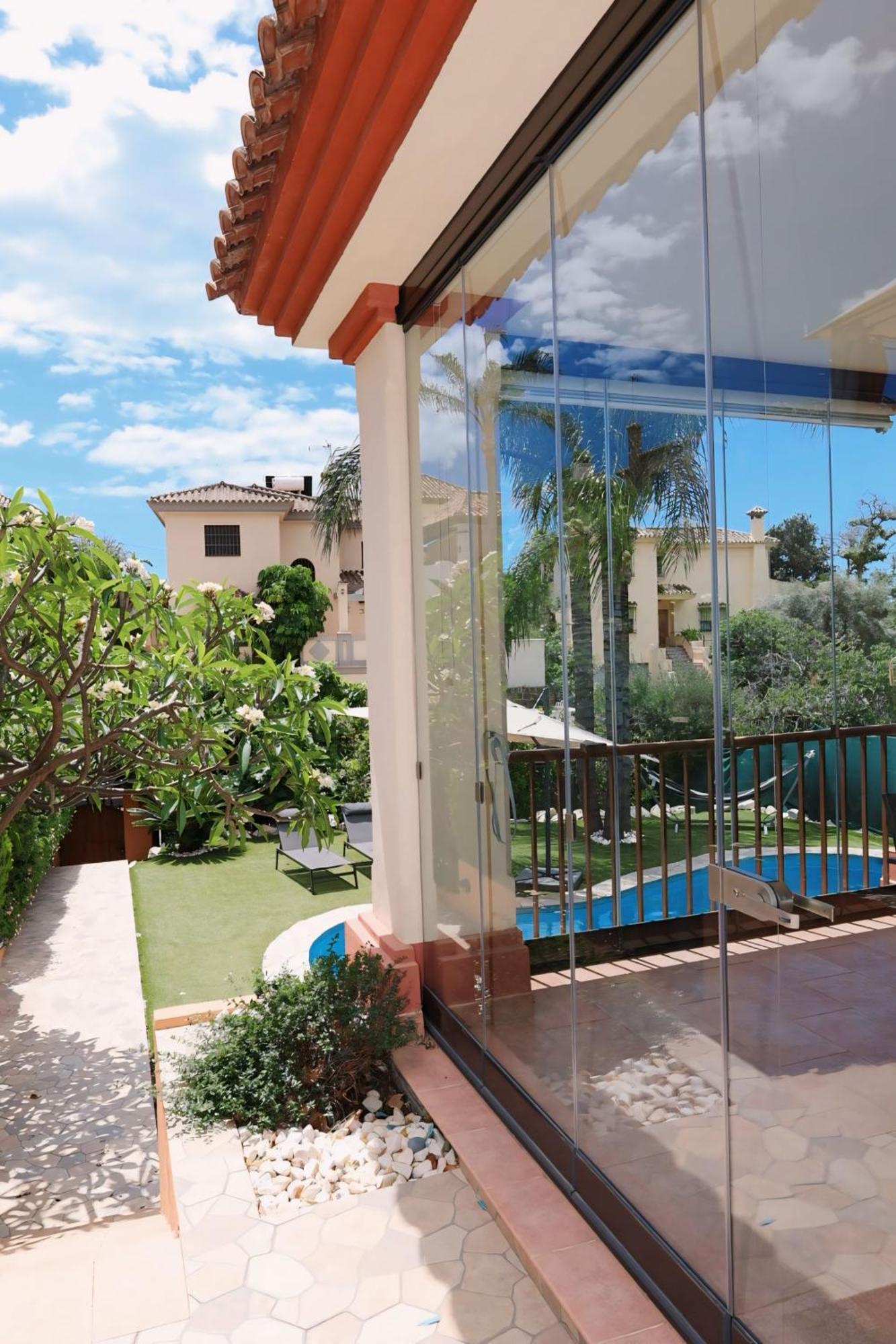 Precioso - Piscina- Garaje Privado- Jardin Сasa de vacaciones Marbella