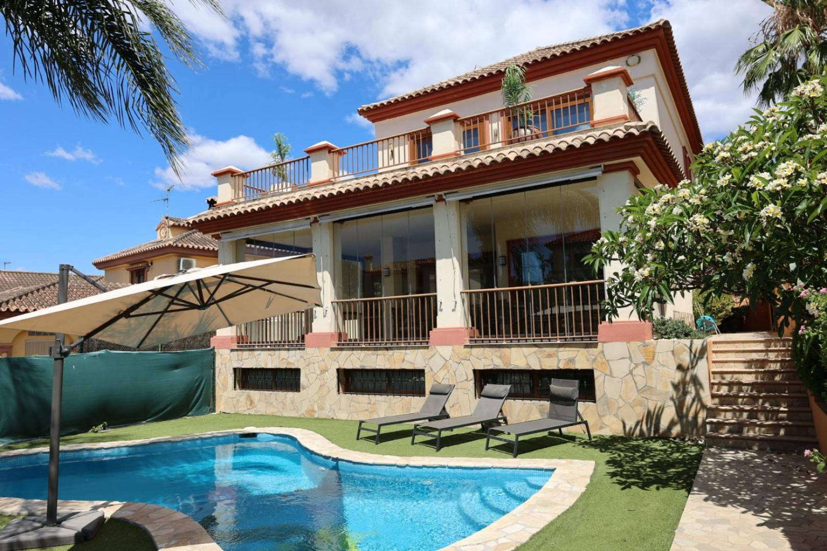 Vakantiehuis Precioso - Piscina- Garaje Privado- Jardin